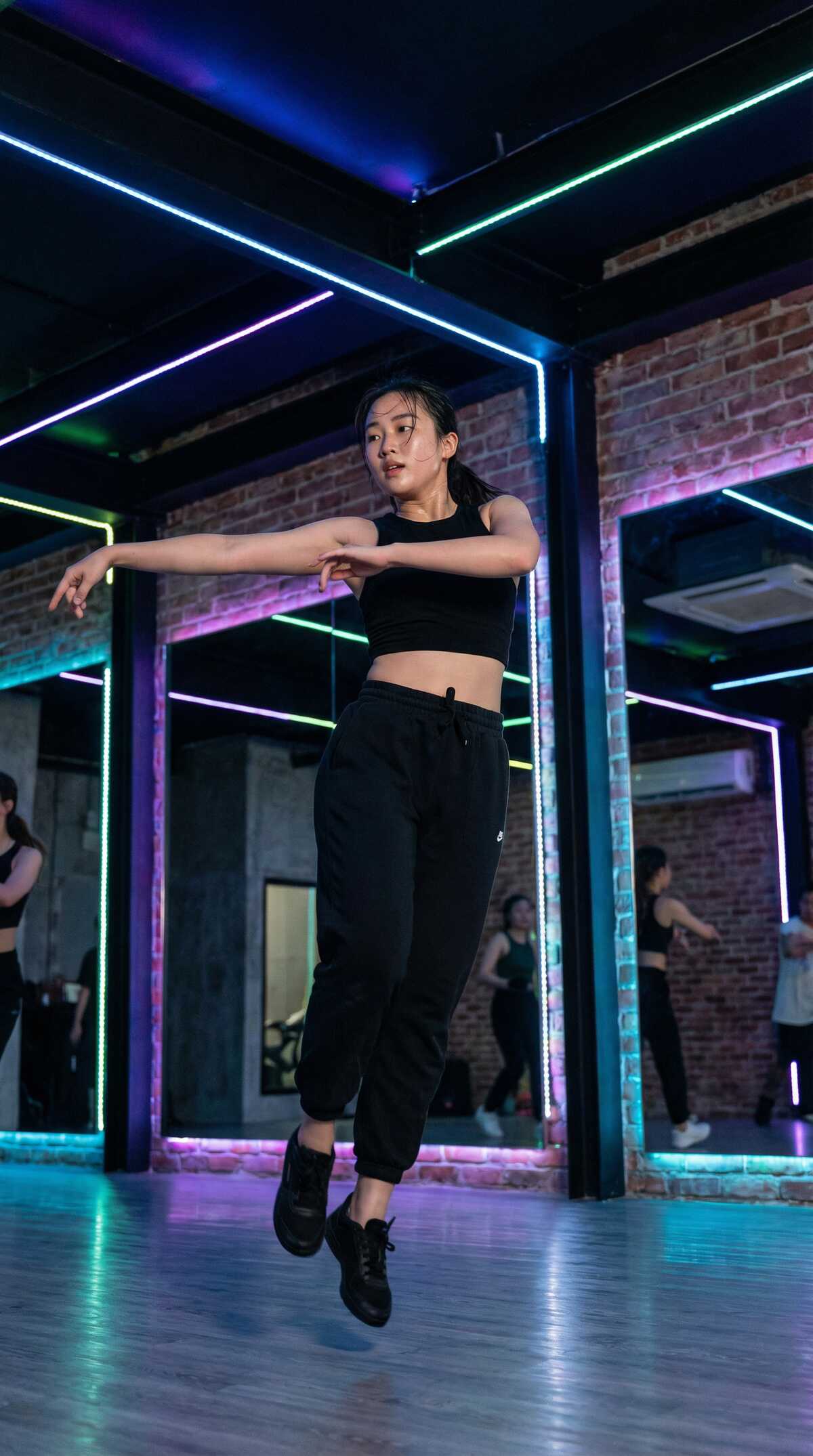 草莓视频文化研究员周雅文